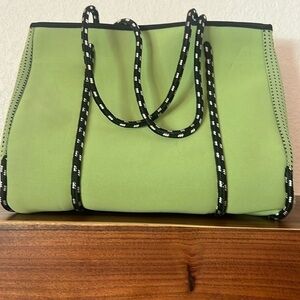 𝅺Large Expandable Neoprene Beach Bag